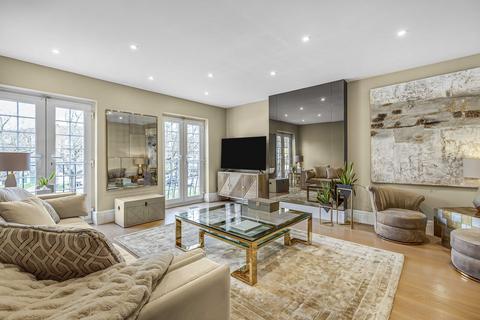 19 Topiary Square, Richmond, TW9 2DB