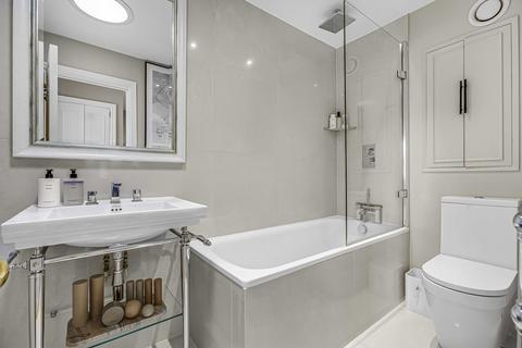 19 Topiary Square, Richmond, TW9 2DB