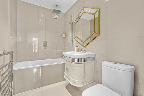 19 Topiary Square, Richmond, TW9 2DB