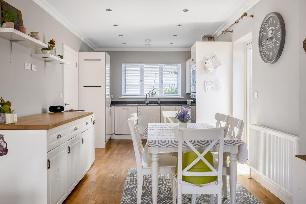 Kitchen/Dining Room (1)