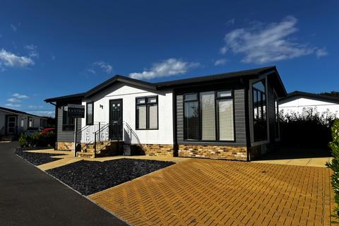 2 bedroom mobile home for sale, West Common, Langley, Southampton, Hampshire, SO45