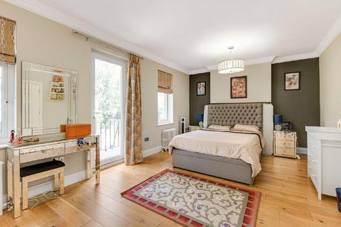 4 bedroom flat for sale, Cholmley Gardens, Mill Lane