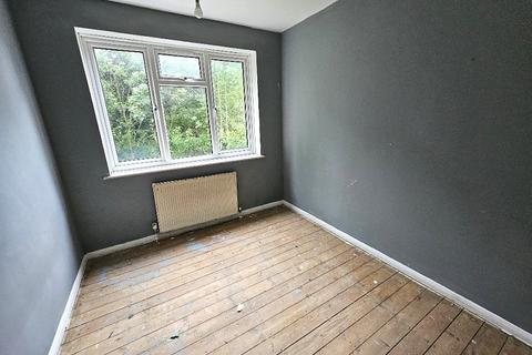 2 bedroom ground floor maisonette to rent, Kingsley Road, Northampton, Northamptonshire. NN2 7BU