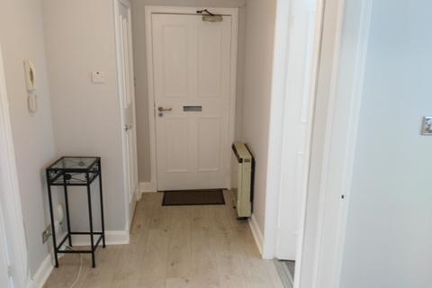 2 bedroom flat to rent, Caledonian Crescent, Edinburgh EH11