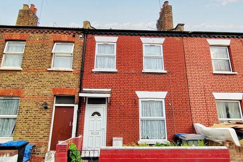 4 bedroom terraced house to rent, Meyrick Road, London NW10