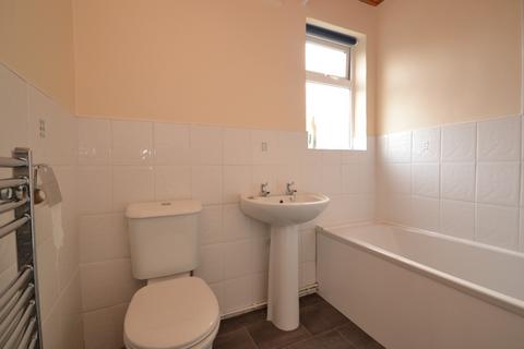 3 bedroom terraced house to rent, Swallow Avenue, Leeds LS12