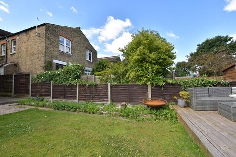 3 bedroom flat for sale, Chadwick Road, Leytonstone