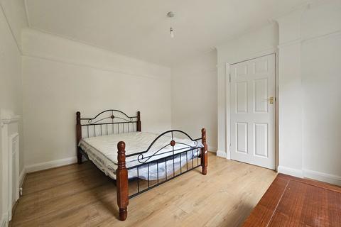 4 bedroom terraced house to rent, Addison Avenue, London