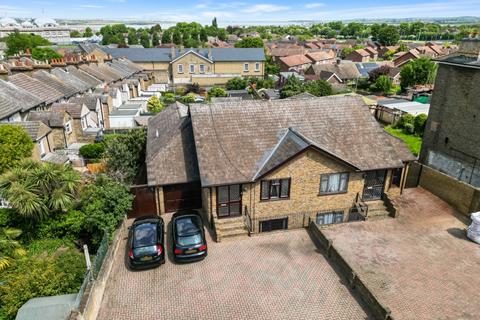 4 Parrock Road, Gravesend, DA12 1PZ