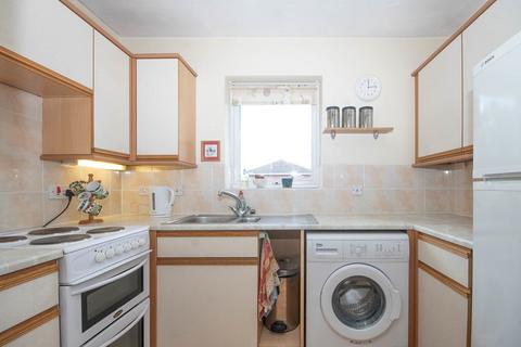 1 bedroom apartment for sale, Maple Court, Pinner HA5