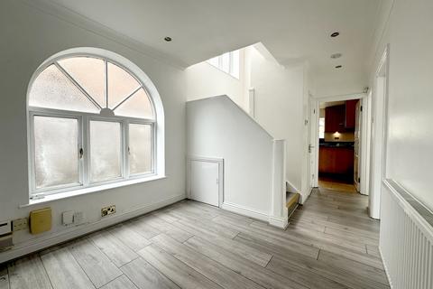 4 bedroom detached house to rent, Sudbury Court Drive, Harrow HA1