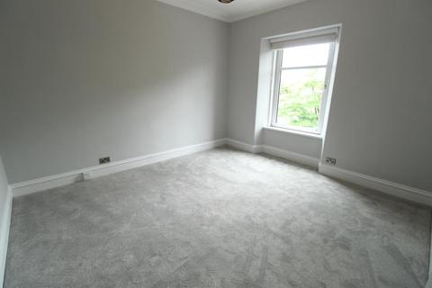 3 bedroom flat to rent, Whitehall Place, Top Floor,  Aberdeen, AB25