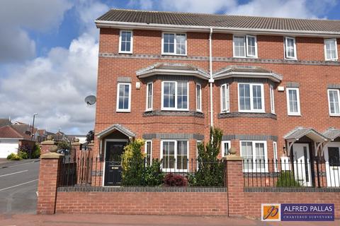 3 bedroom end of terrace house for sale, Ashdale Court, Roker