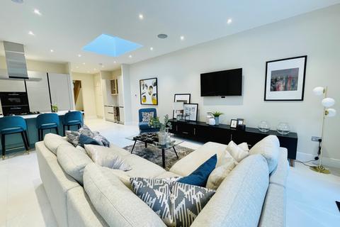 27 Park Avenue, London, NW2 5AN