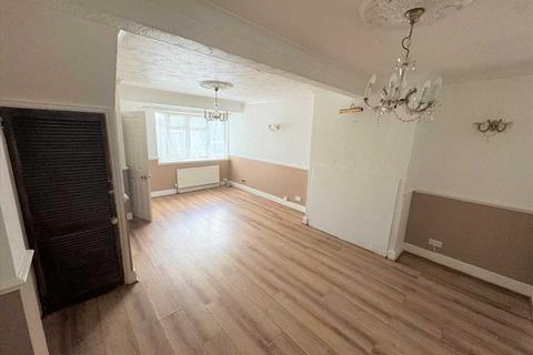 3 bedroom terraced house to rent, Oval Road North, DAGENHAM