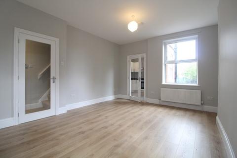 2 bedroom semi-detached house to rent, Park Road, Chilwell