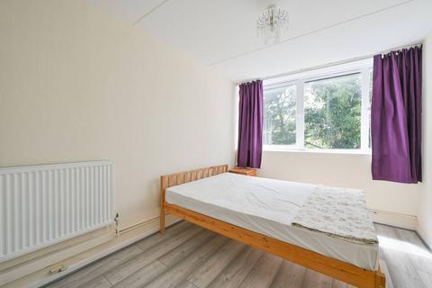 4 bedroom flat to rent, Beaconsfield Road, Elephant and Castle, London, SE17