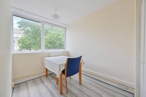 4 bedroom flat to rent, Beaconsfield Road, Elephant and Castle, London, SE17
