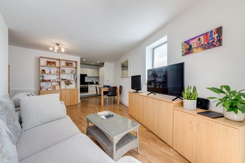 2 bedroom flat for sale, Sienna Alto, 2 Cornmill Lane, London