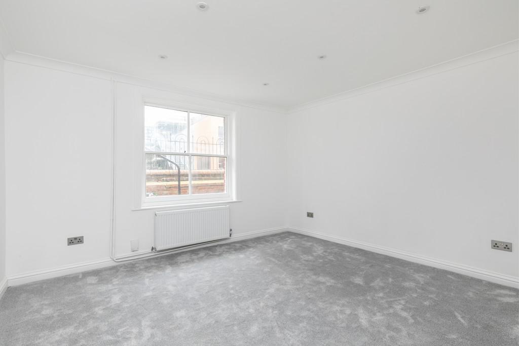 Belgarum - 16 Tower Street SO23 8 TA-11