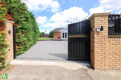 3 bedroom detached bungalow for sale, Hoe Lane, Nazeing