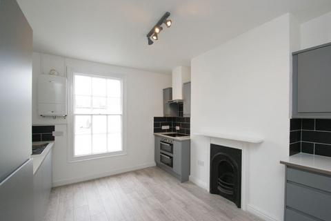 3 bedroom apartment to rent, Spacious 3 bed maisonette in a superb central location