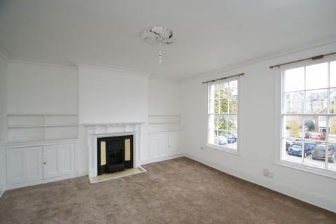 3 bedroom apartment to rent, Spacious 3 bed maisonette in a superb central location