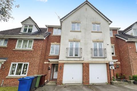 4 bedroom house to rent, Pickley Court, Leigh