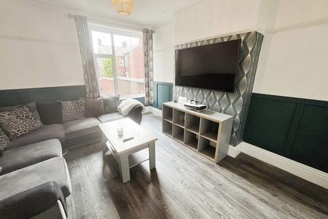 3 bedroom terraced house for sale, Chorley Old Road, Heaton