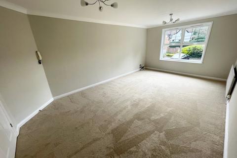 2 bedroom flat for sale, Portsmouth Road, Camberley GU15
