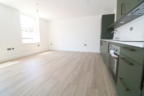 2 bedroom apartment to rent, North Street, Dorking