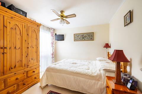 21 Bankside Close, Carshalton, SM5 3SB