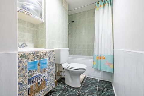 21 Bankside Close, Carshalton, SM5 3SB