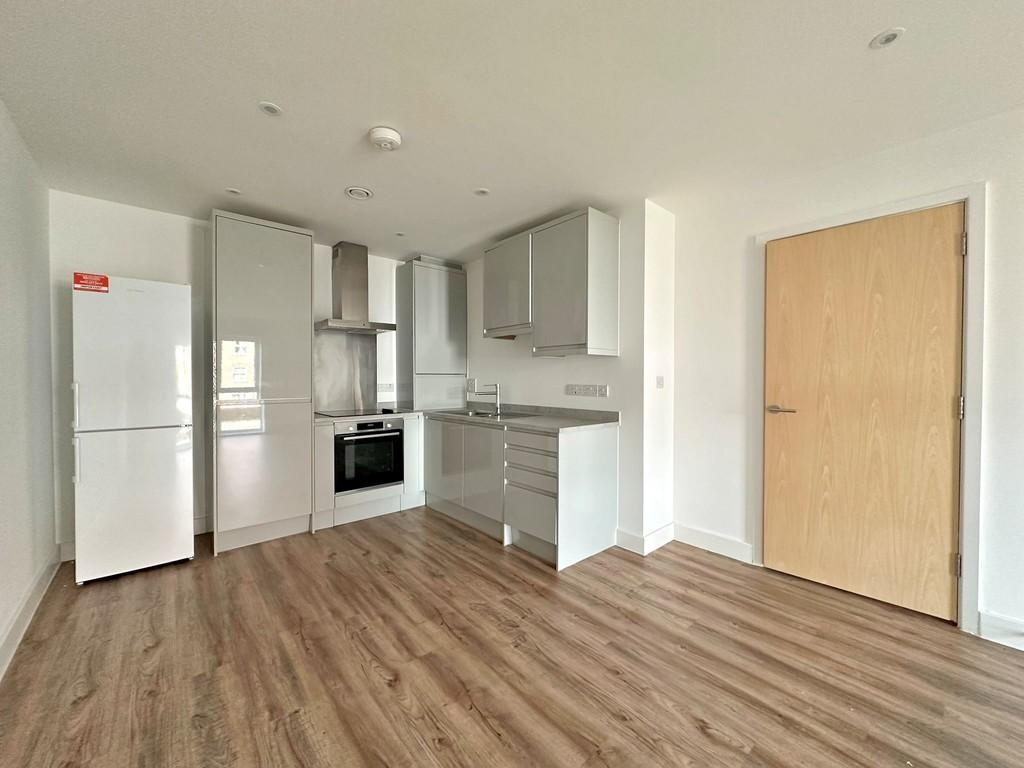 Kitchen living space (2)