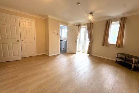 2 bedroom apartment to rent, Wesley Avenue, London