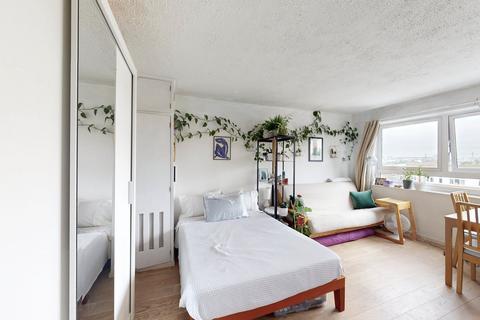 Studio for sale, Seven Sisters Road, London N4