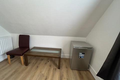 1 bedroom in a house share to rent, Manthorpe Road, Plumstead