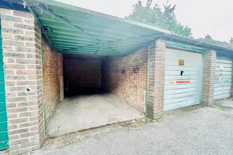 Garage to rent, Waldronhyrst, Croydon