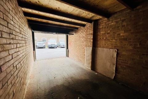 Garage to rent, Waldronhyrst, Croydon