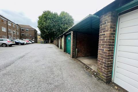 Garage to rent, Waldronhyrst, Croydon