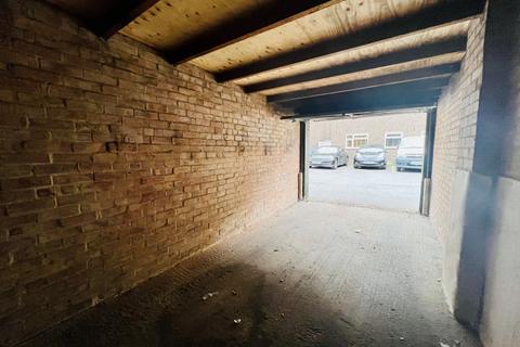 Garage to rent, Waldronhyrst, Croydon