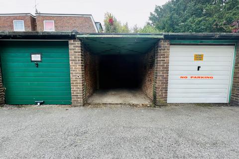 Garage to rent, Waldronhyrst, Croydon