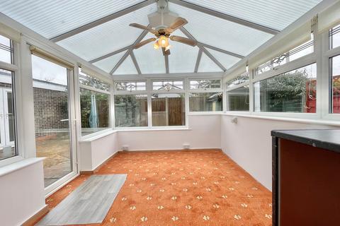 4 bedroom bungalow to rent, Church Lnae, South Wootton