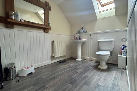4 bedroom bungalow to rent, Hollow Lane, Shinfield