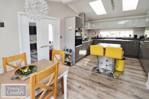 2 bedroom lodge for sale, Oakleigh Park, Weeley, CO16