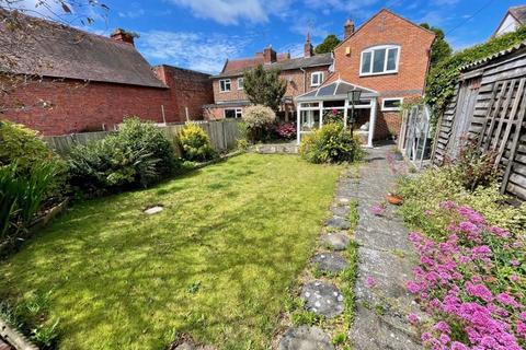 3 bedroom end of terrace house for sale, Church Road, Overton