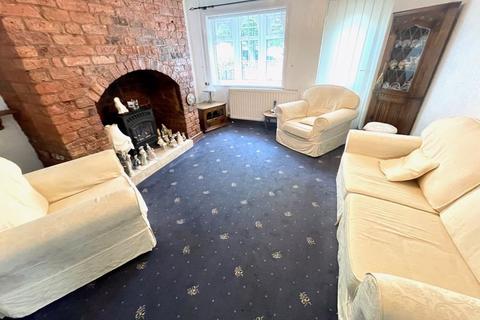 3 bedroom end of terrace house for sale, Church Road, Overton