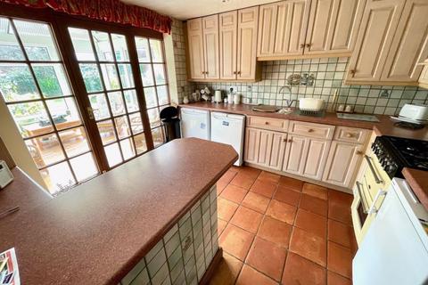 3 bedroom end of terrace house for sale, Church Road, Overton