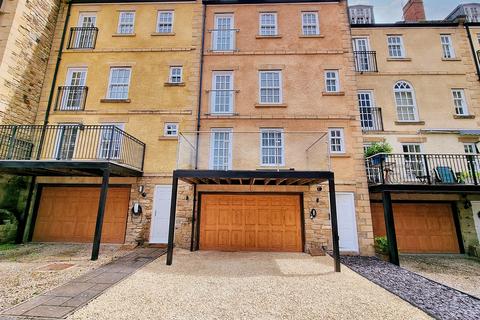 3 bedroom townhouse for sale, Swordmakers Terrace, Shotley Bridge