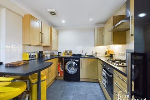 2 bedroom flat to rent, Union Street, Rochester